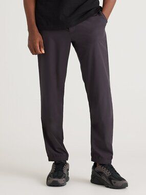 Quince Performance Tech Jogger Charcoal Size XL Stretch Zip Pocket Athletic